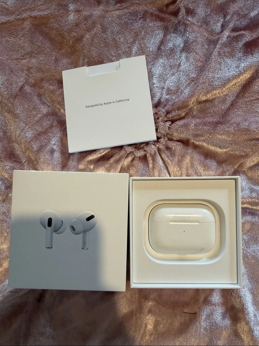 Apple AirPods Pro with MagSafe Charging Case